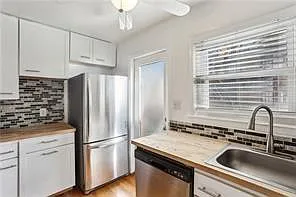 2 bed, 2.0 bath, 990 sqft, $1,650 — Photo 3