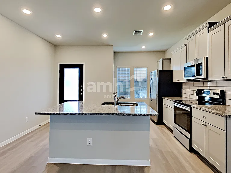 2712 Iberia Ct — Photo 3