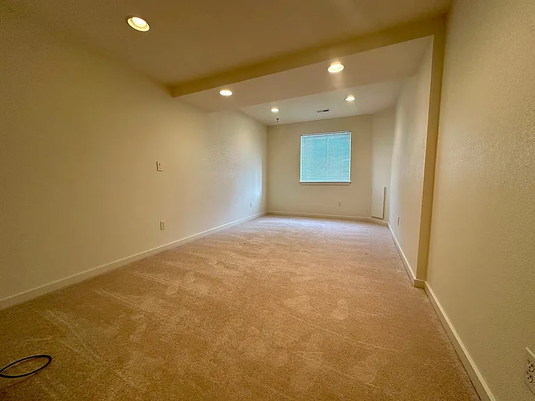111 Rowena Pl — Photo 20