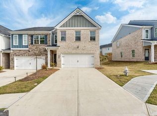 2568 Swan Lake Dr, Grayson, GA