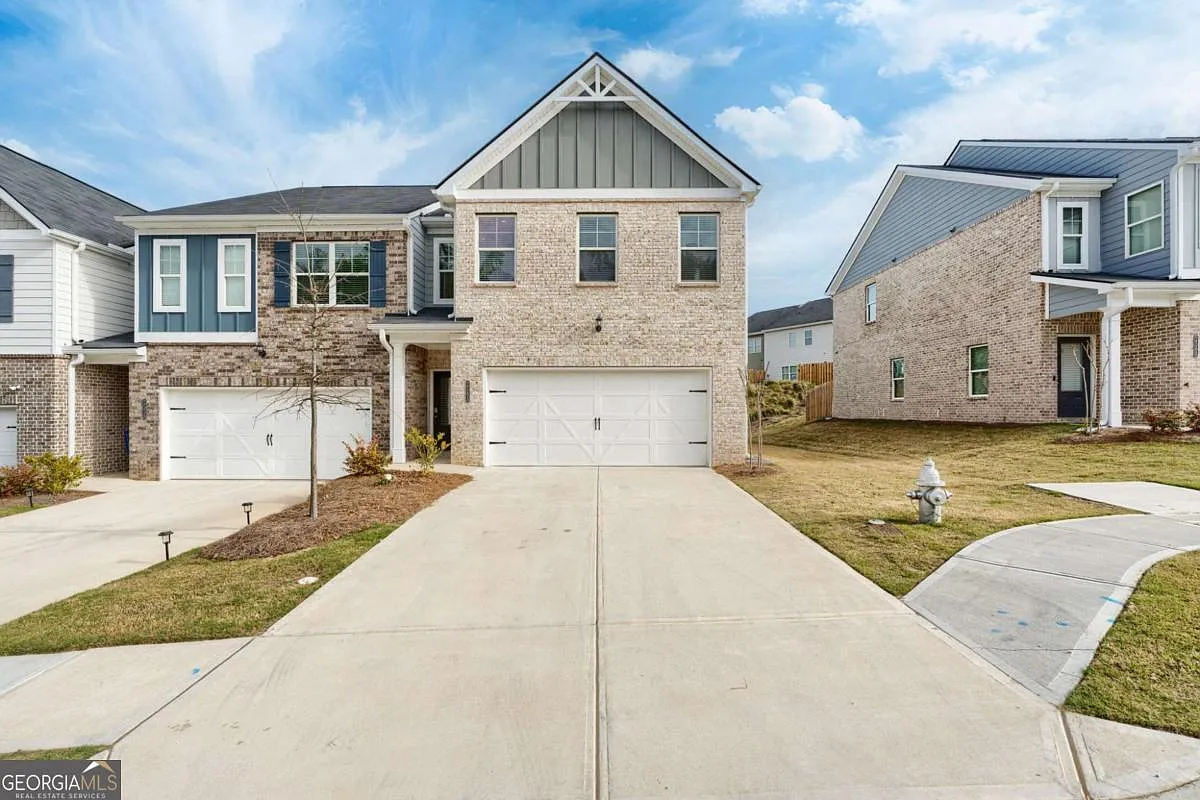 2568 Swan Lake Dr photo 1