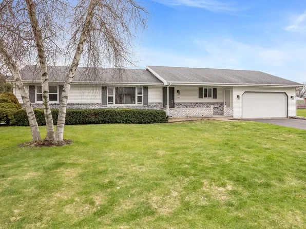1136 10th St, Baraboo, WI 53913