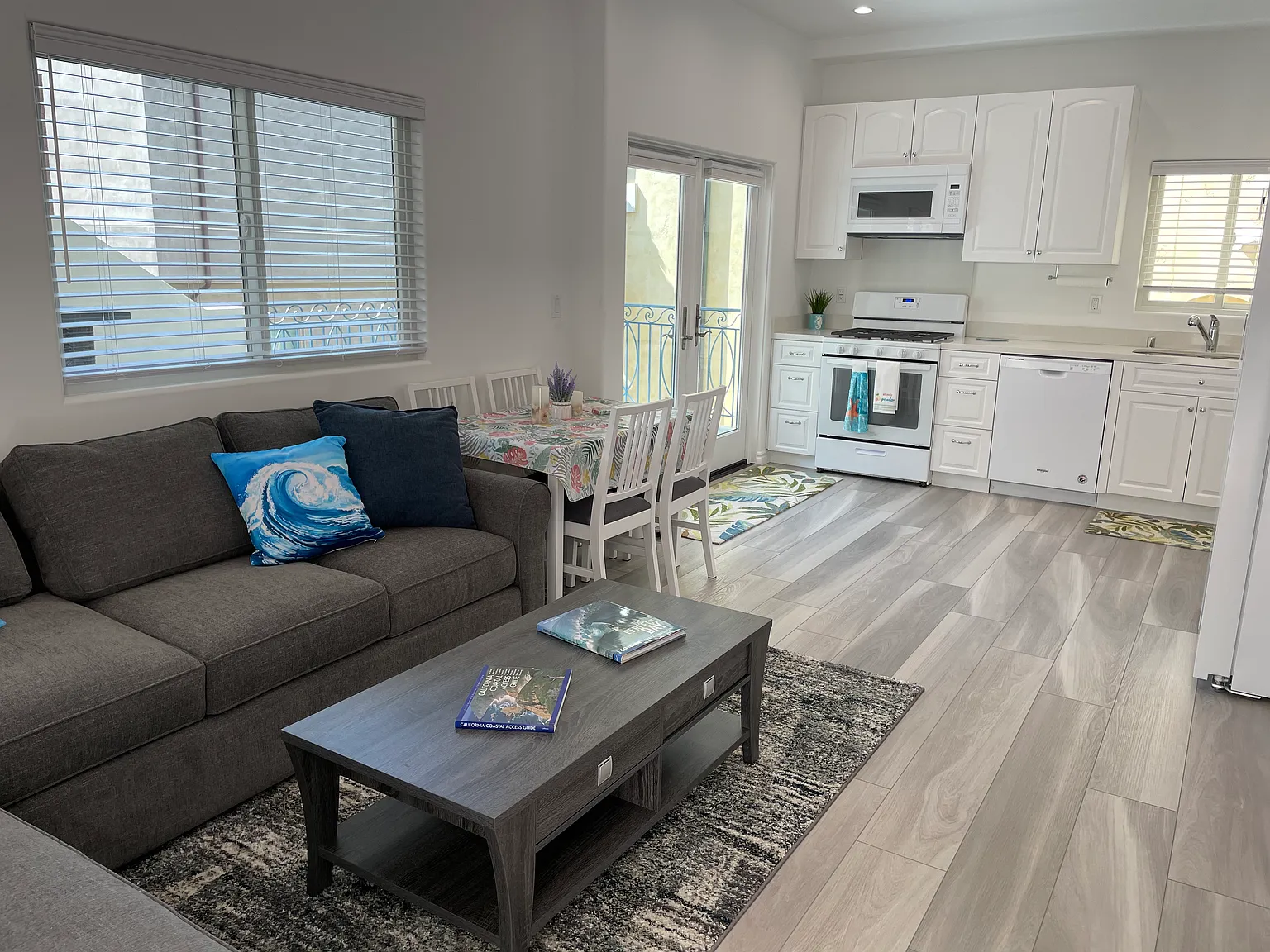 2 bed, 1000 sqft, $6,500 — Photo 1