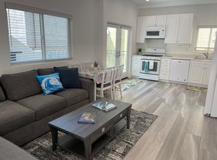 121 3rd Pl, Manhattan Beach, CA 90266