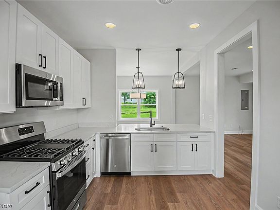 5th image of 158 Sherman St