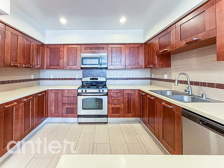 1241 S Sherbourne Dr #GPH5 — Photo 22