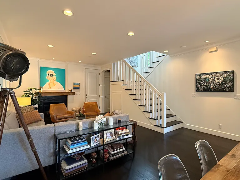 7 Locust Ave — Photo 5