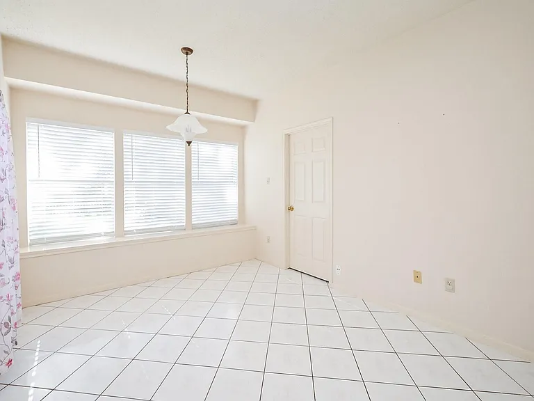 9731 New Kent Dr — Photo 13