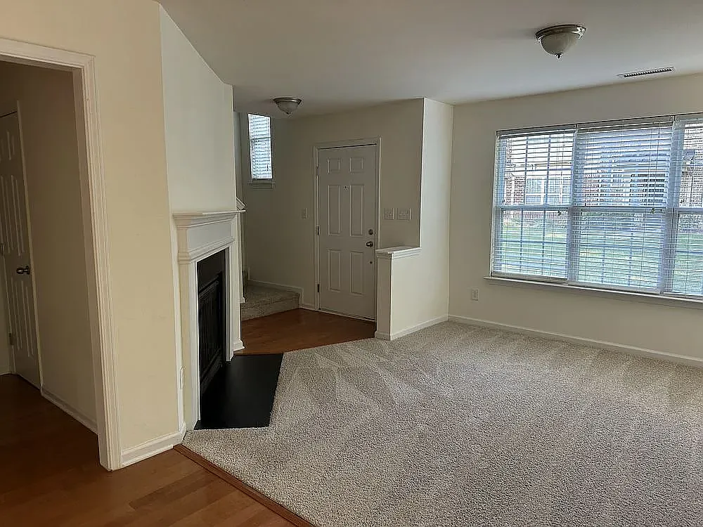 2 bed, 2.5 bath, 1340 sqft, $1,650 — Photo 2