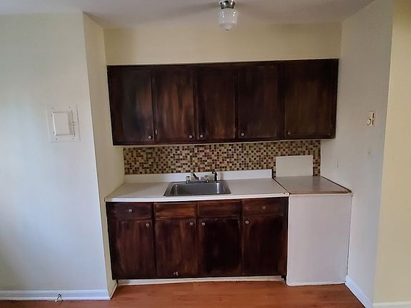 3rd image of 315 Elm St #2B-1BA