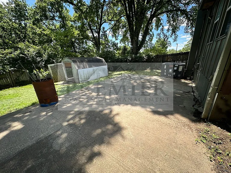 10005 E 53rd St — Photo 23