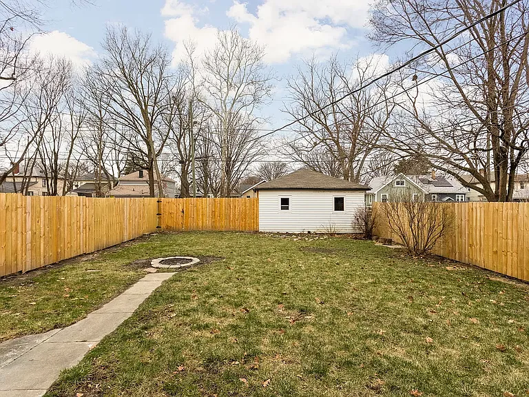 1320 N Olney St — Photo 13