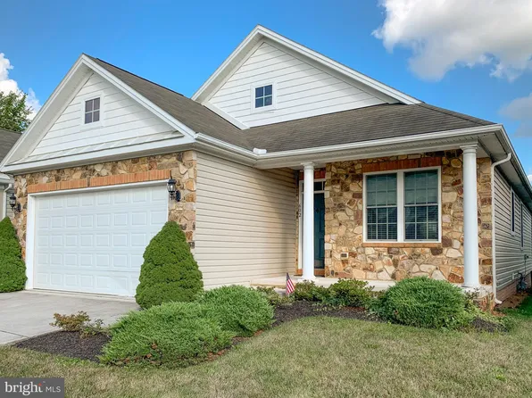 602 Clubside Dr #404, Taneytown, MD 21787