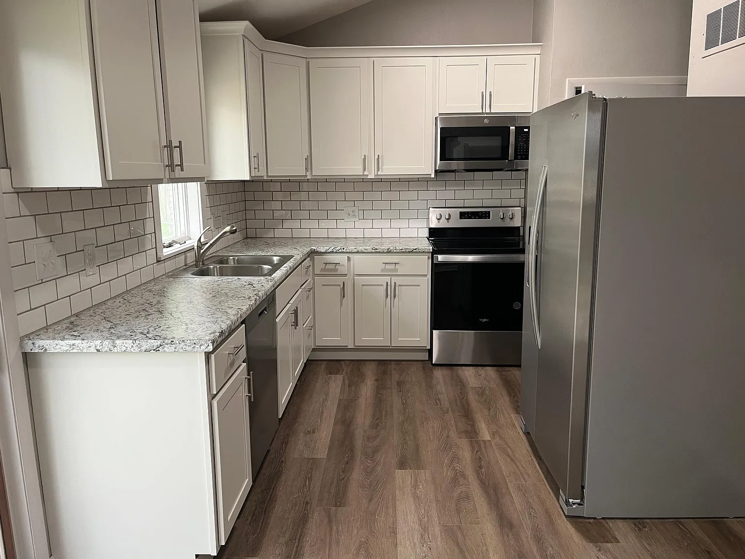 1515 Lincoln Ct — Photo 3