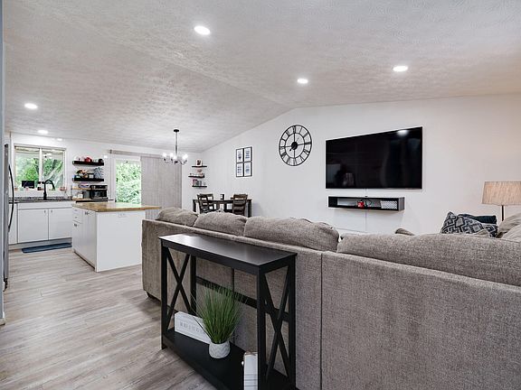 3rd image of 5943 Coralberry Dr