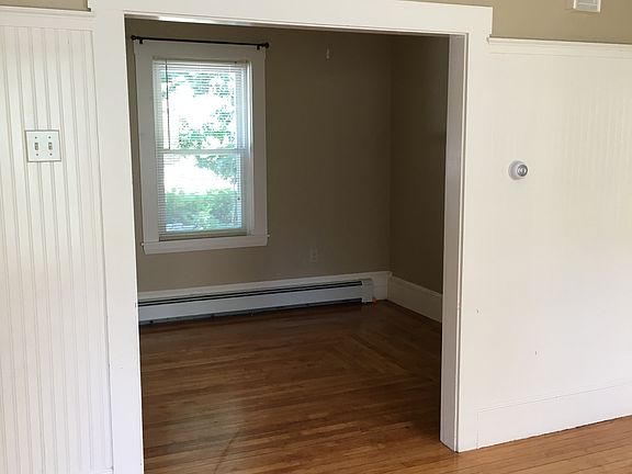 4th image of 170 Center St