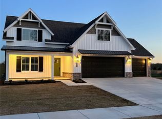 801 Phyllis Farm Rd, Prairie Grove, AR 72753