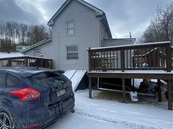 46 Tunnel St, West Alexander, PA 15376