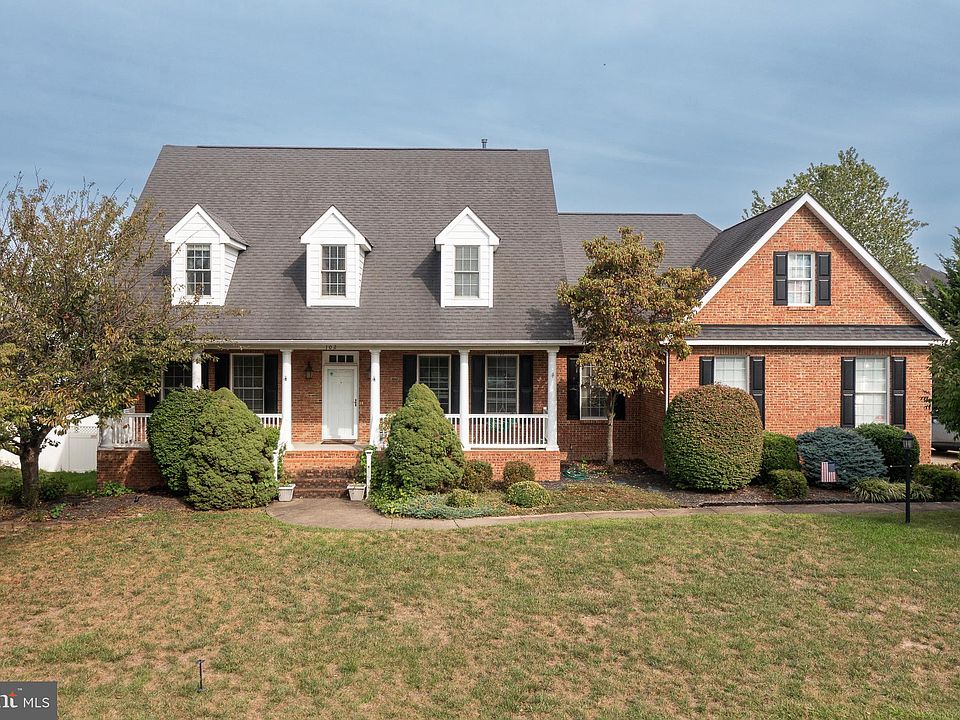 1st image of 102 Bramble Ct