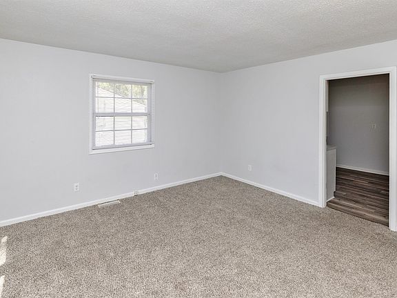 3rd image of 4030 E Seneca Ave