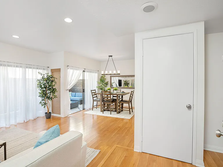 1655 Greenfield Ave #14 — Photo 5