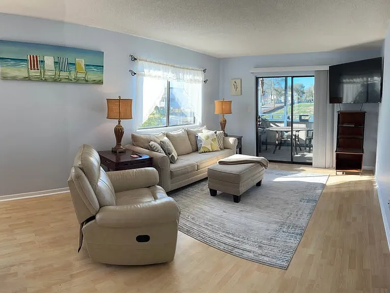250 Maison Dr #J-5 — Photo 1