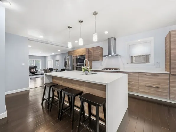 22 Cedar St, Wellesley, MA 02481