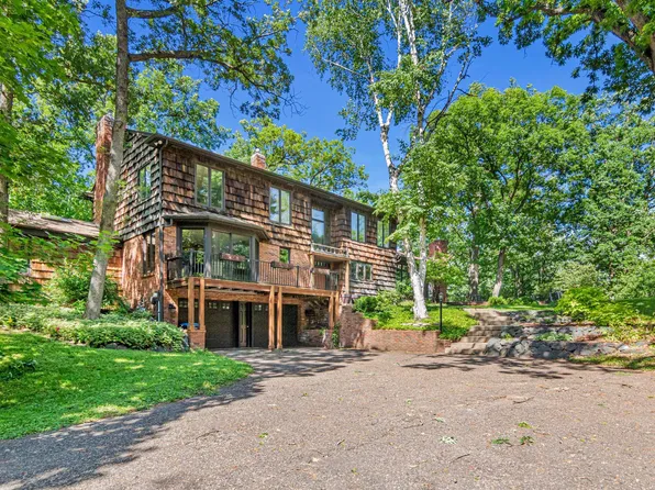 2 Crocus Ln, North Oaks, MN 55127