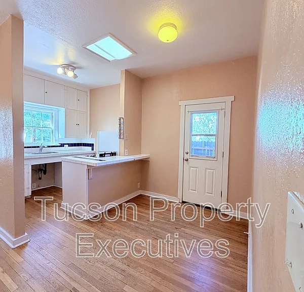 1222 N Olsen Ave — Photo 4