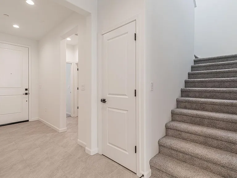 697 Philip Way — Photo 17