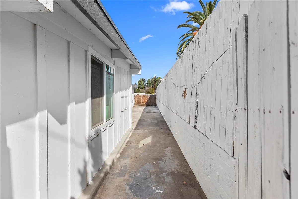 1 bed, $2,000 — Photo 2