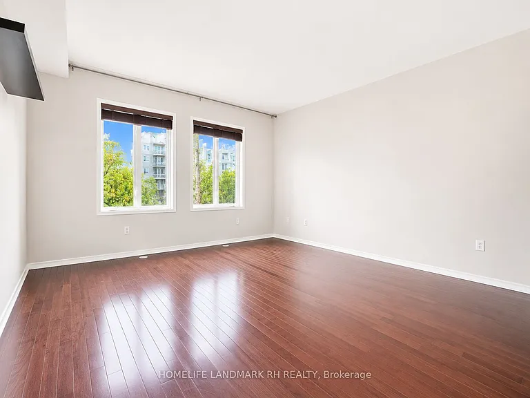 5 Coburg Cres — Photo 3
