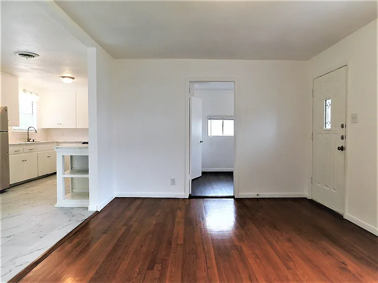 1100 Estes Dr — Photo 3