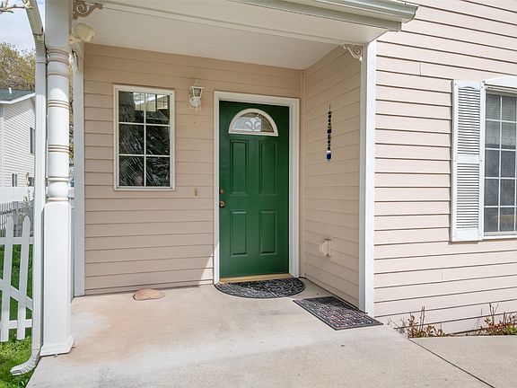 3rd image of 214 Inez St