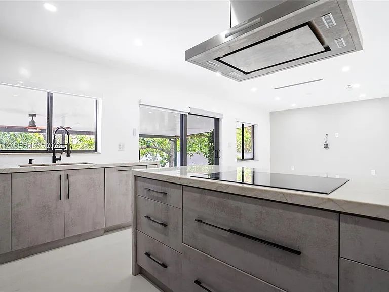 56 Whitethorn Dr — Photo 14