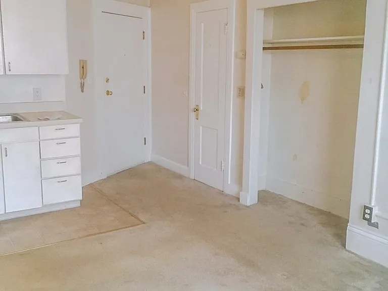 Madison Court — Photo 2