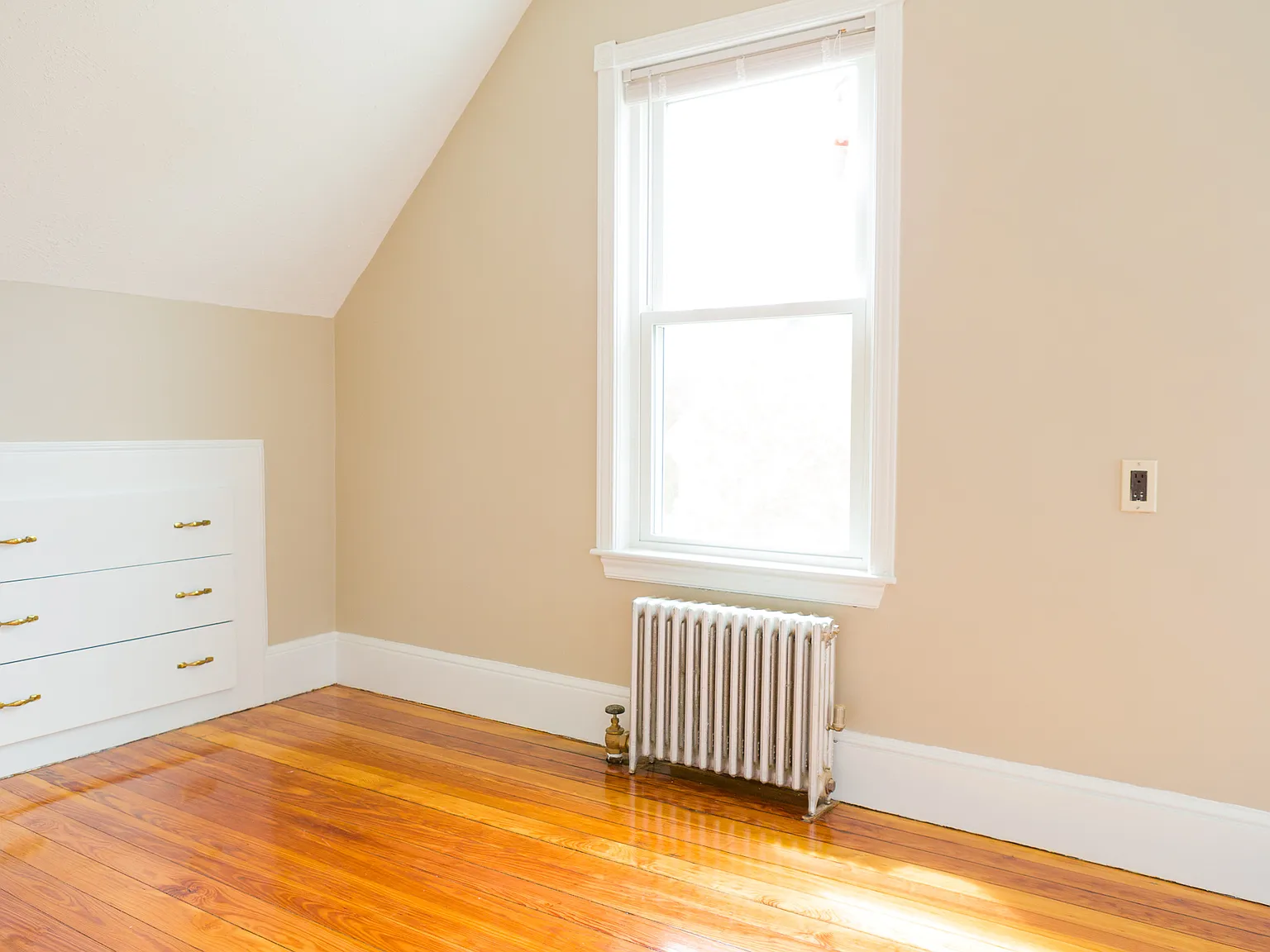 5 bed, 1800 sqft, $4,500 — Photo 2