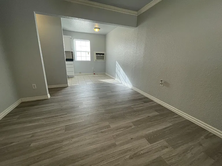 1103 NW Carroll Dr — Photo 3