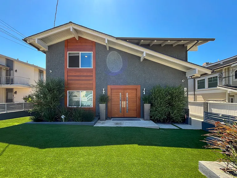 2118 Carnegie Ln — Photo 2