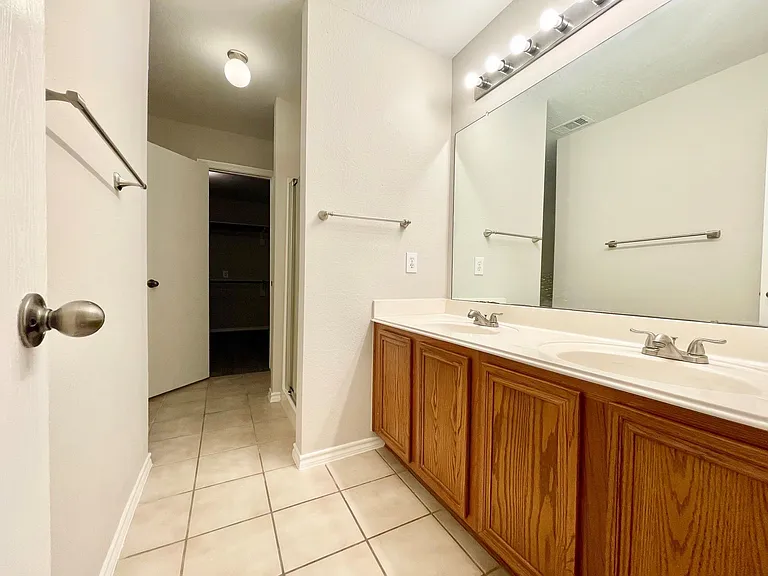 5723 Wandering Creek Dr — Photo 7