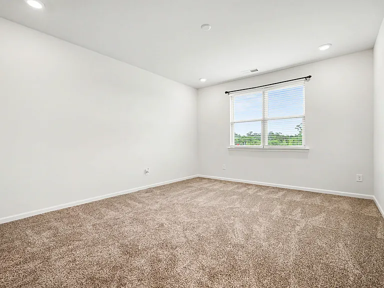1007 Maylen Trce — Photo 28