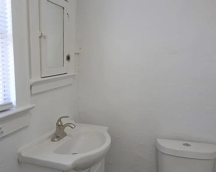 523 SW 26 — Photo 13
