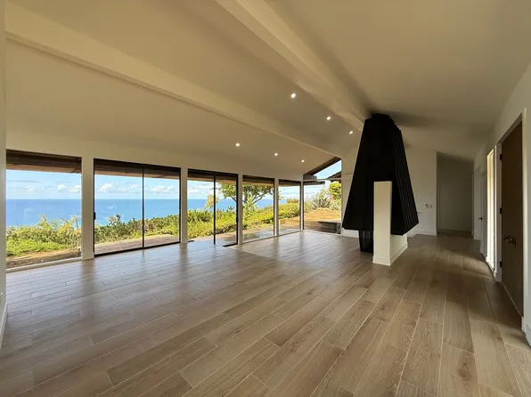8404 Prestwick Dr, La Jolla, CA 92037