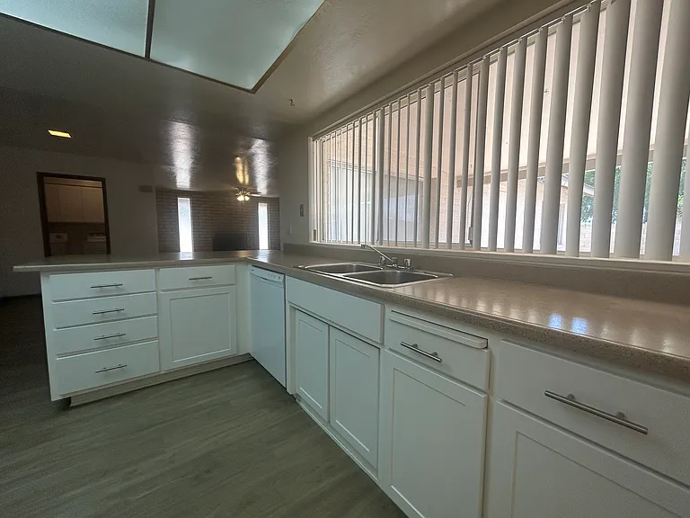2141 E Manhatton Dr — Photo 18