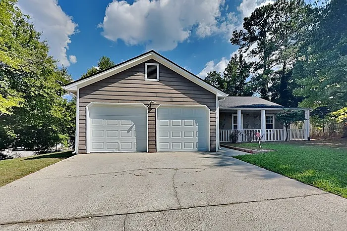 1410 Stoneleigh Way