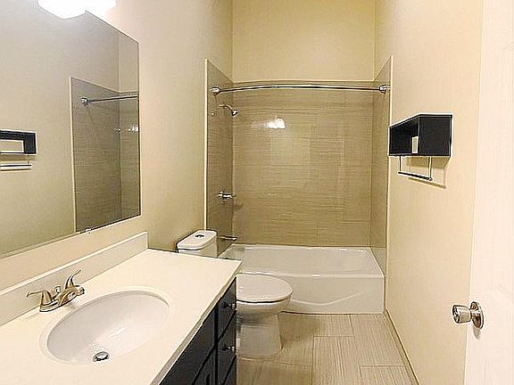 5th image of 826 Alabama St #B