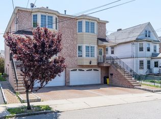 466B Lincoln St, Palisades Park, NJ 07650