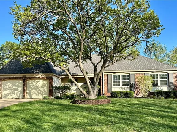 10209 Briar Dr, Overland Park, KS 66207