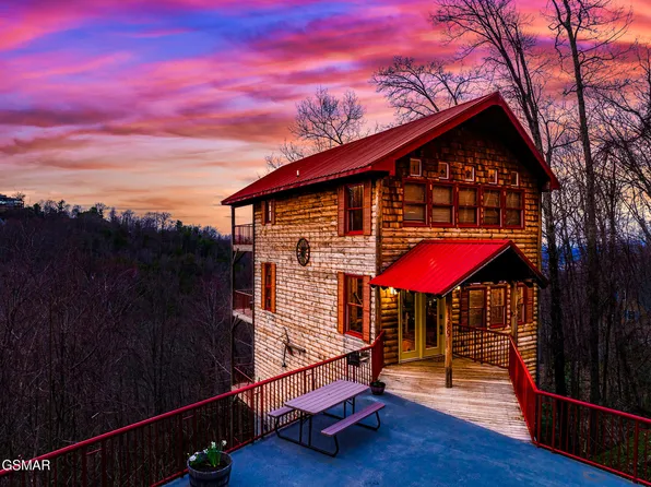 1389 N Baden Dr, Gatlinburg, TN 37738
