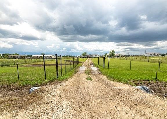 2nd image of 2093 County Road 223